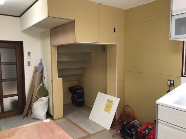 キッチン施工中(反対側から)