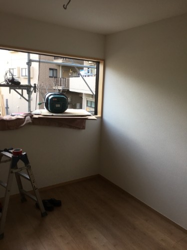 窓からの出し入れ