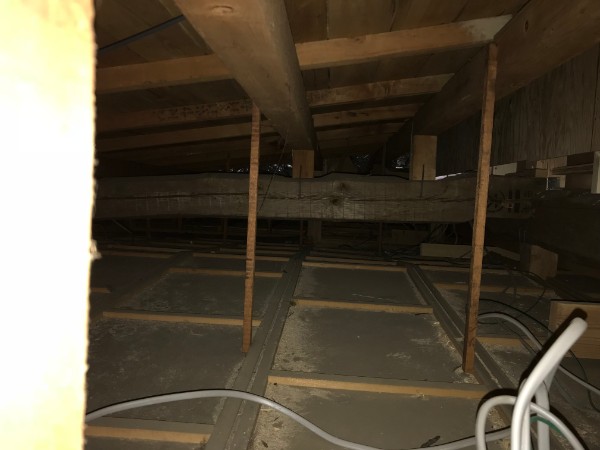1階屋根裏